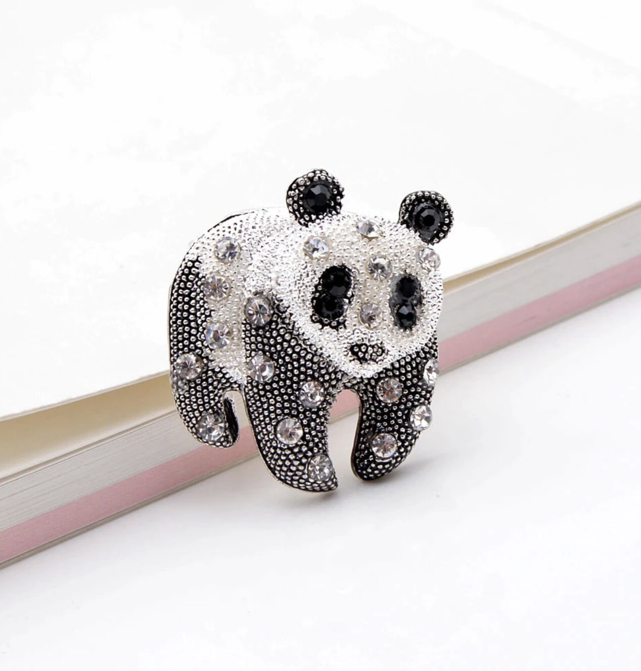 Stunning panda vintage look silver plated retro celebrity brooch broach pin gg11