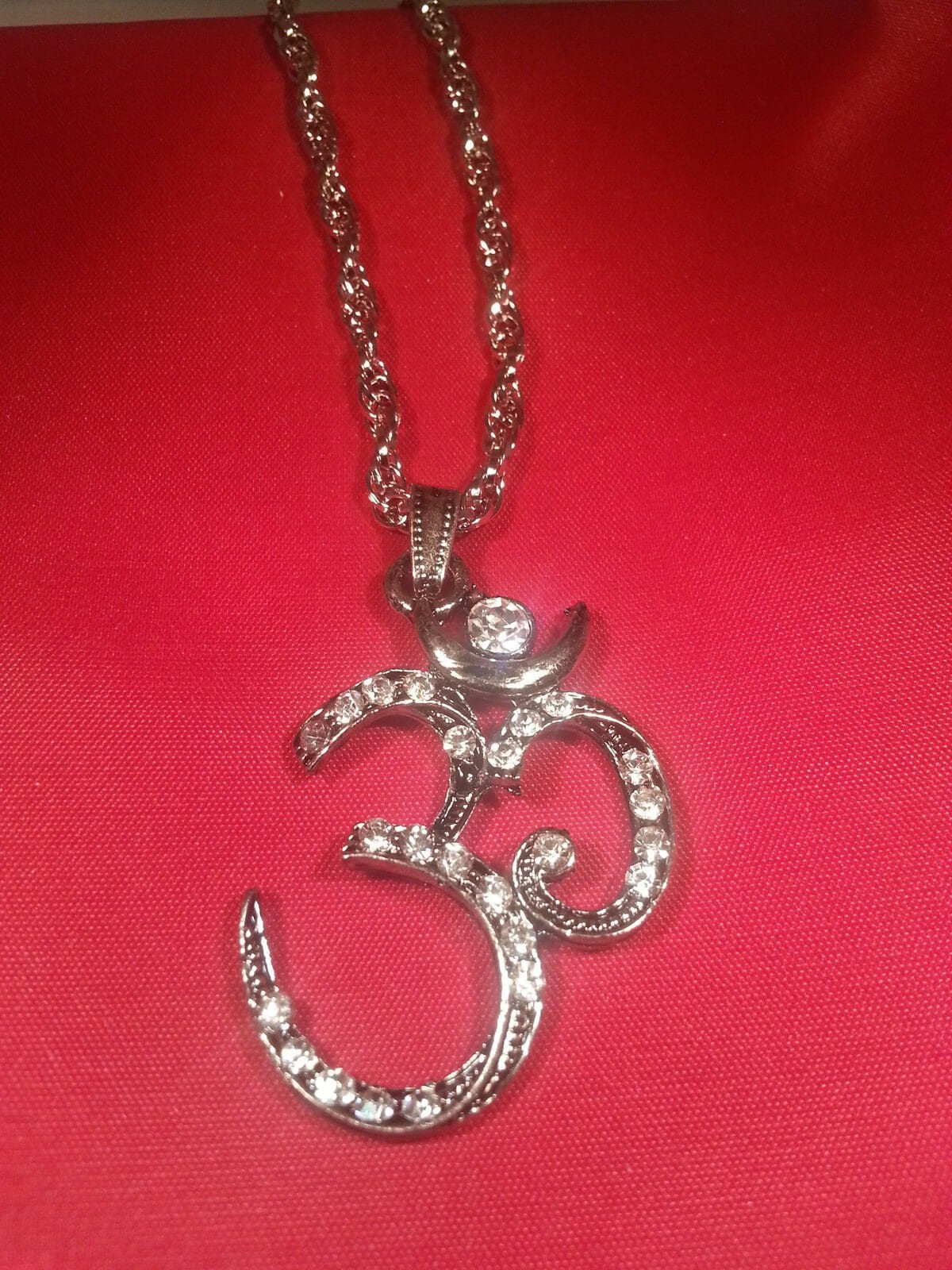 Hindu om legend pendant vintage look silver plated with stunning chain necklace