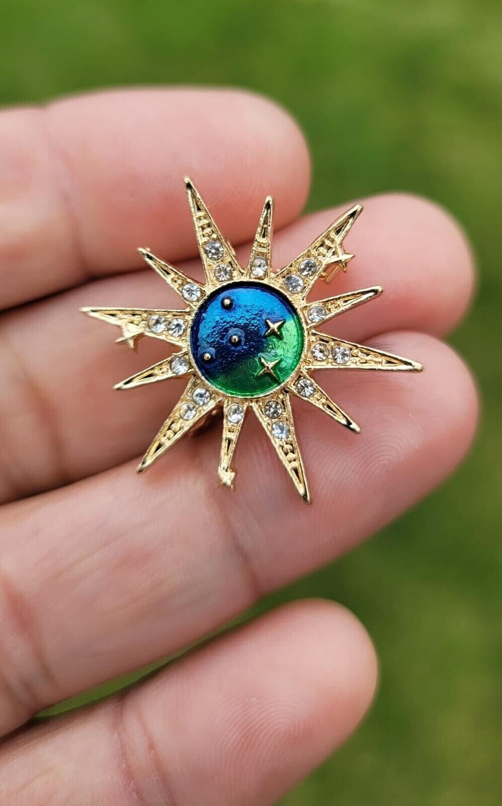Sun Universe Brooch Vintage Look Gold Plated Celebrity Star Broach Lucky Pin U21K Kind Queen Lapen Pin Positive Vibes