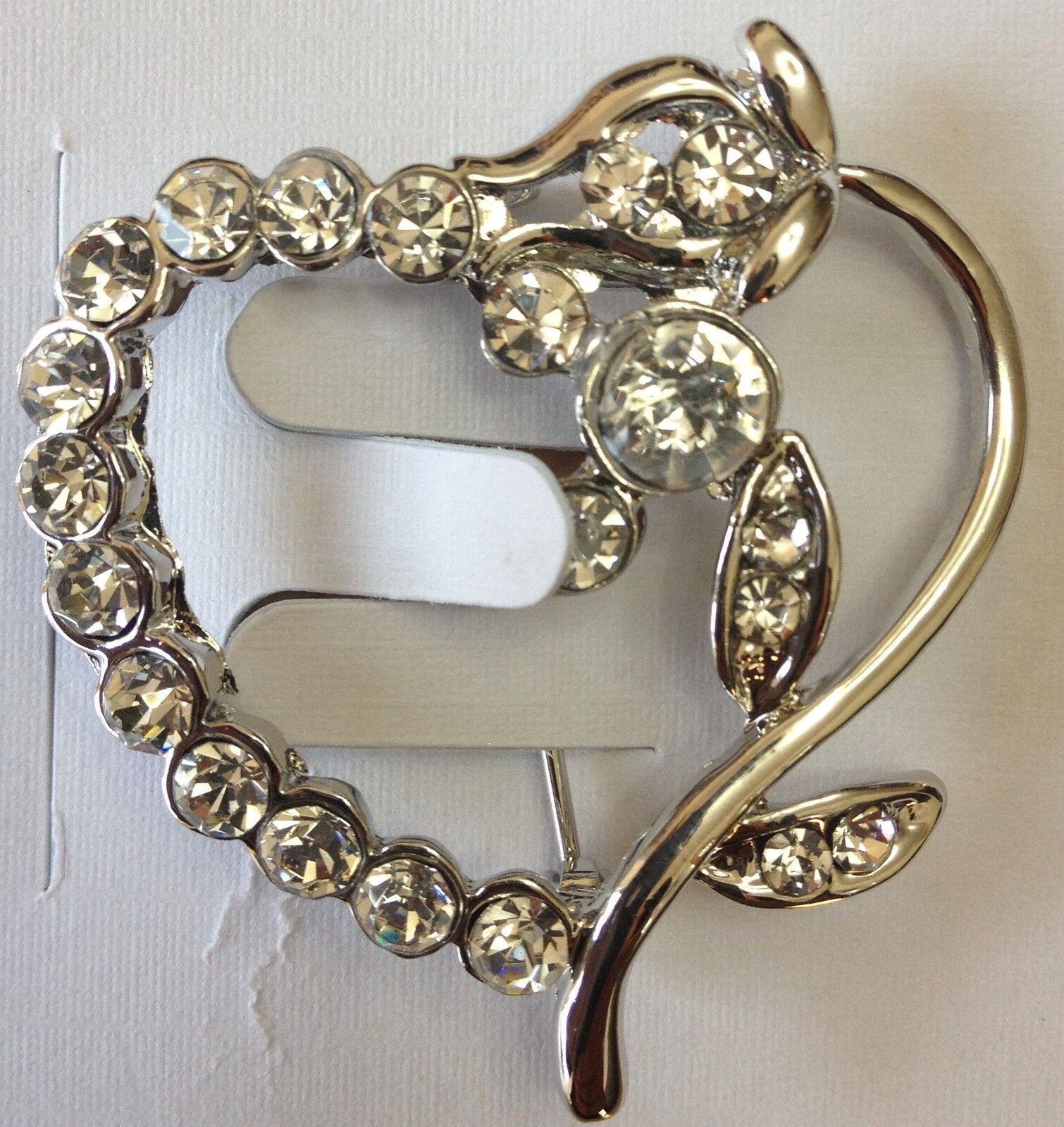 Elegant & Stylish Stunning Diamonte Silver plated Open Heart Love Brooch Pin